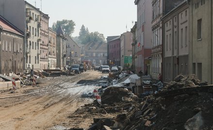 Zniszczenia po powodzi na południowym-zachodzie Polski