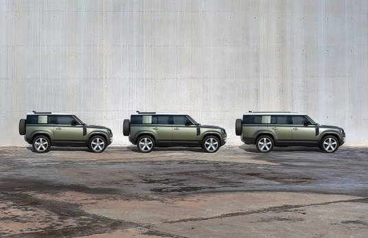 Od lewej: Land Rover Defender 90, 110 i 130