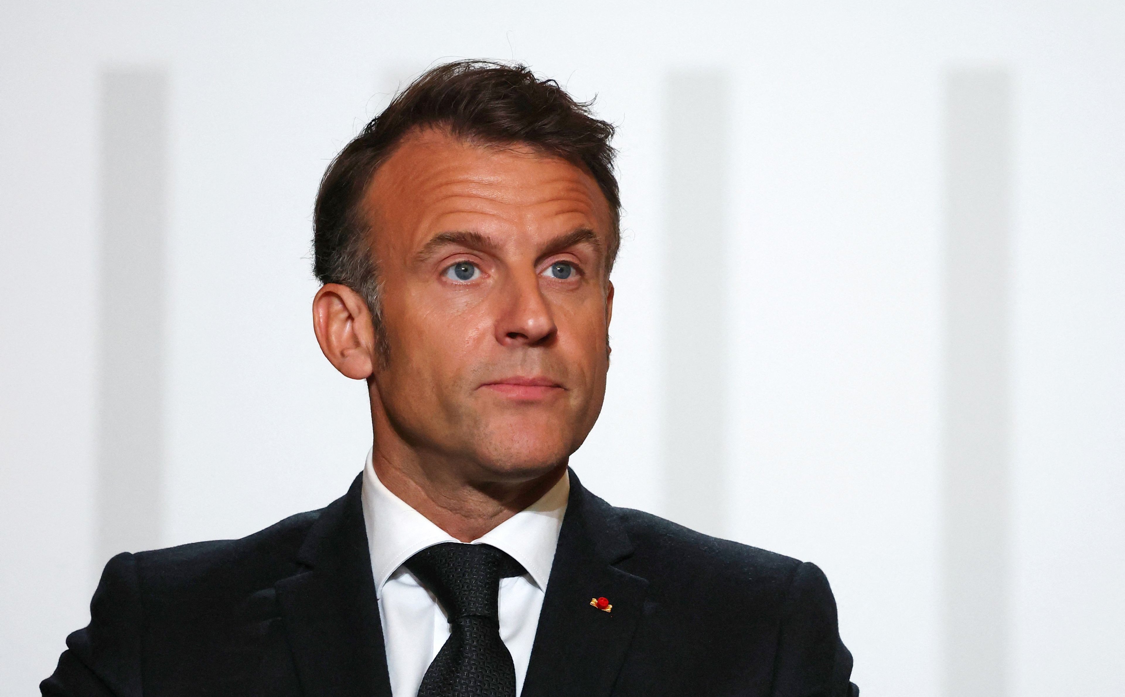 Bloomberg: Macron konsultuje wcześniejsze wybory. Pałac Elizejski zaprzecza