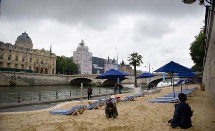 W Paryżu czynne są dwie plaże