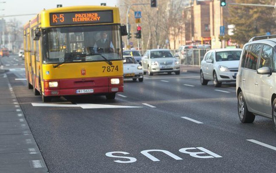 Rowerem po buspasie a zgoda zarządcy drogi