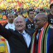 Szef FIFA Sepp Blatter i prezydent RPA Jacob Zuma przed meczem otwarcia