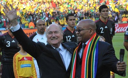Szef FIFA Sepp Blatter i prezydent RPA Jacob Zuma przed meczem otwarcia