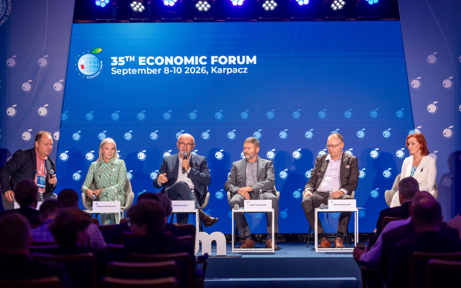 Na zdjęciu od lewej: Jakub Paszyński, prowadzący debatę, Marzena Berezowska, Związek Samorządów Pols