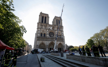 Ule na dachu katedry Notre Dame przetrwały pożar