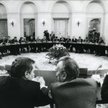 Okrągły Stół – negocjacje prowadzone od 6 lutego do 5 kwietnia 1989 r. przez przedstawicieli władz P