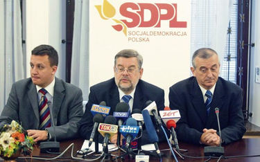 Posłowie SdPl Arkadiusz Kasznia (z lewej), Tomasz Nałęcz (w środku) i Bogdan Lewandowski (z prawej) 