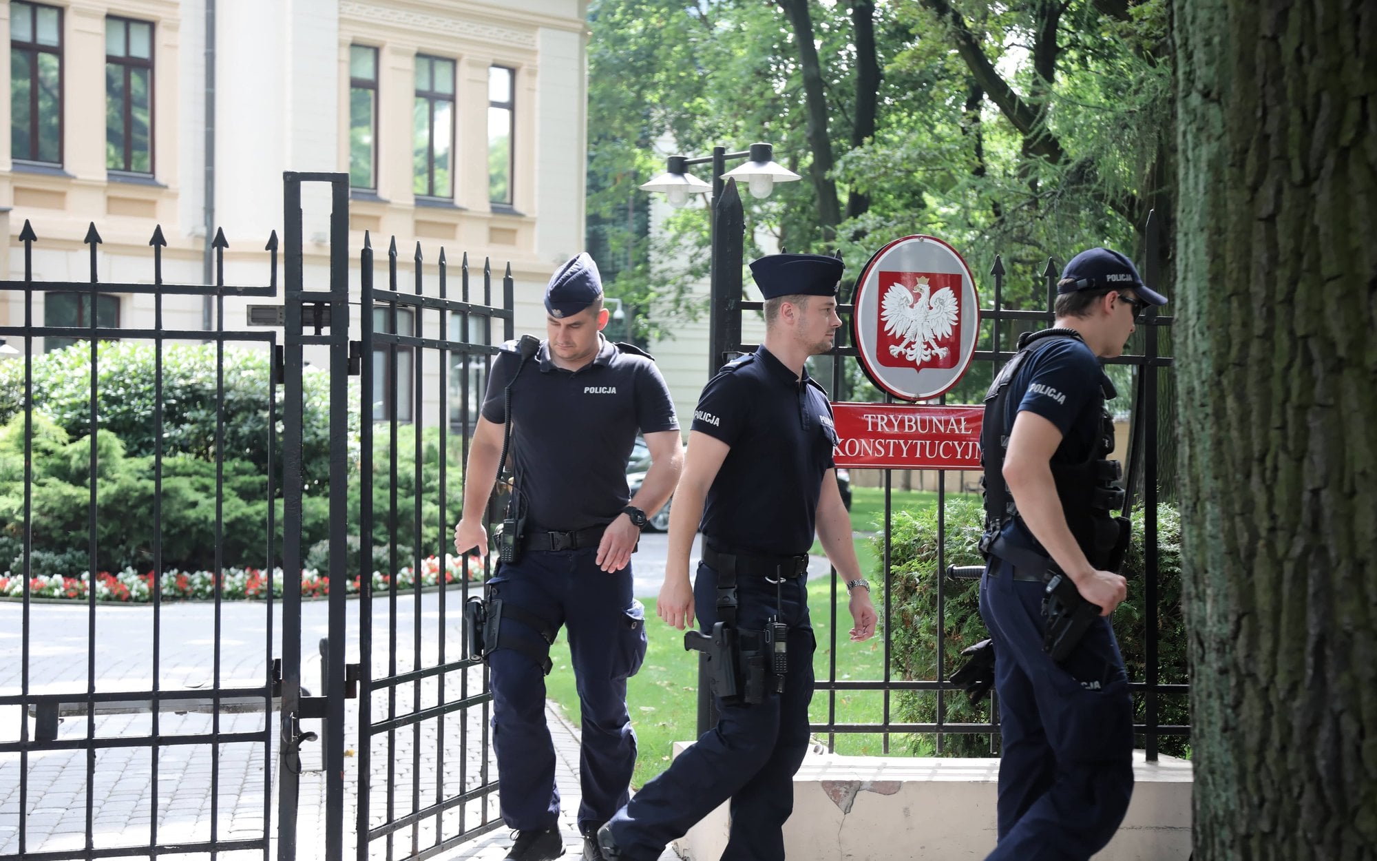 Полиция в Конституционном трибунале. Судьи, не допущенные к Генеральной ассамблее