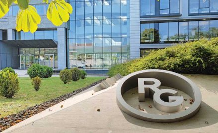 Koncern został założony w 1901 roku przez farmaceutę Gedeona Richtera, który otworzył w Budapeszcie 