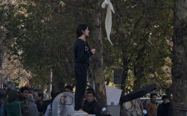 Iran: Gdzie jest kobieta, która została twarzą protestów?