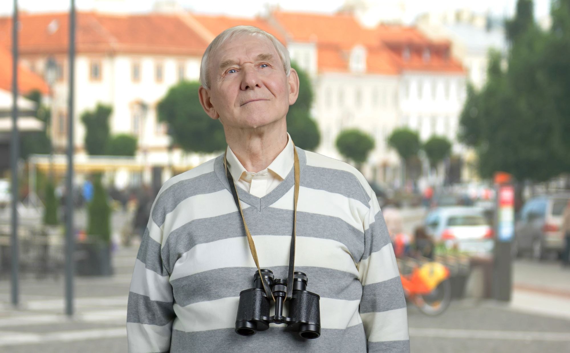 Badanie. Seniorzy chcą podróżować, ale barierą są dla nich nowe technologie