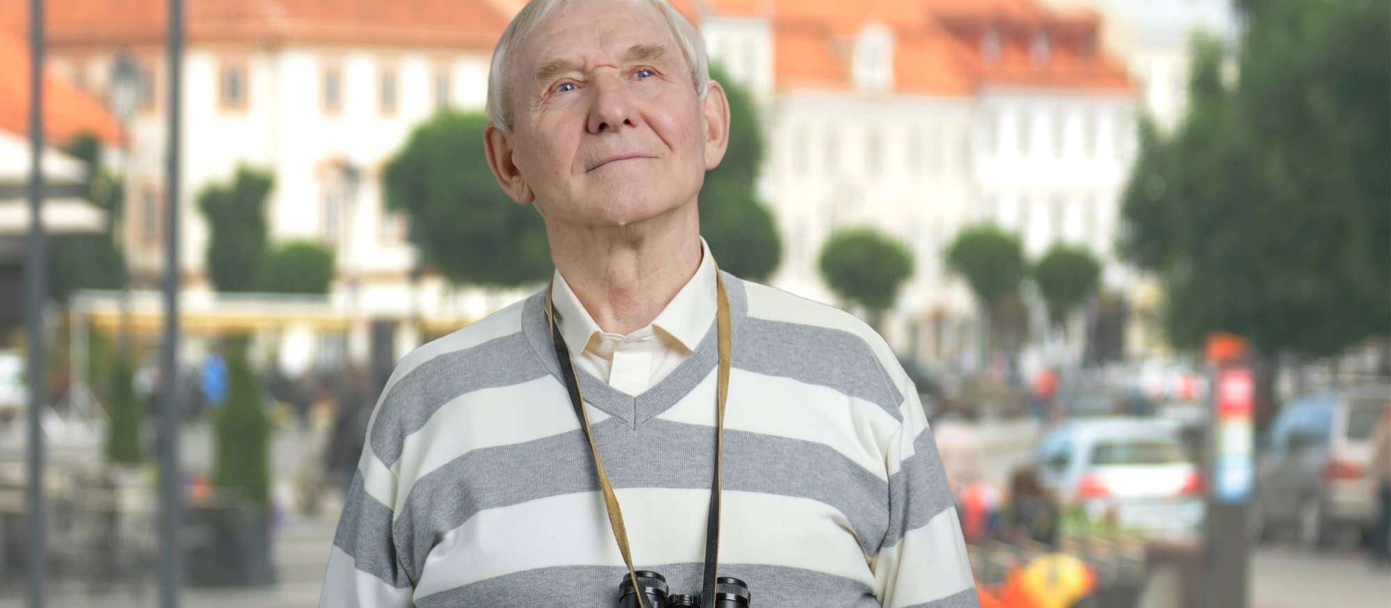 Badanie. Seniorzy chcą podróżować, ale barierą są dla nich nowe technologie