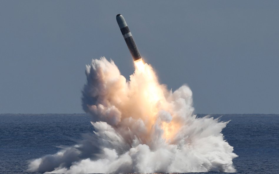 Wystrzelenie pocisku Trident przez okręt typu Ohio