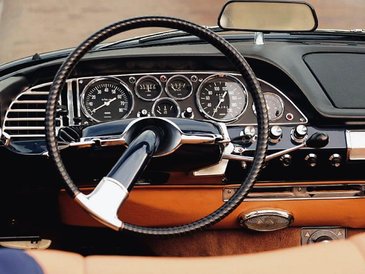 Odwaga stylizacyjna musiała robić kolosalne wrażenie w latach 50.