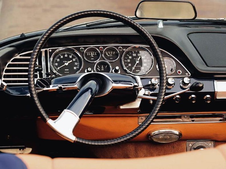 Odwaga stylizacyjna musiała robić kolosalne wrażenie w latach 50.