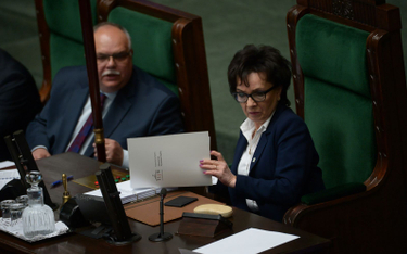 Projektów obywatelskich, których nie rozpatrzył Sejm (na zdjęciu marszałek Elżbieta Witek), nie obow