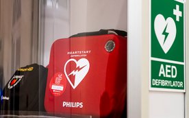 Przenośne urządzenia AED są obecnie zamontowane między innymi na peronach stacji metra, a teraz poja