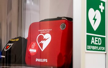 Przenośne urządzenia AED są obecnie zamontowane między innymi na peronach stacji metra, a teraz poja