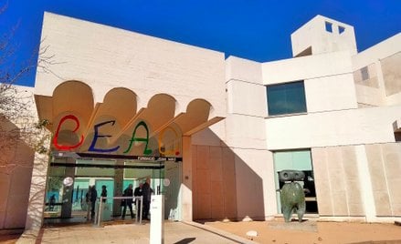 Fundacio Joan Miró w Barcelonie dysponuje blisko14 tysiącami dzieł sztuki stworzonymi przez Joana Mi