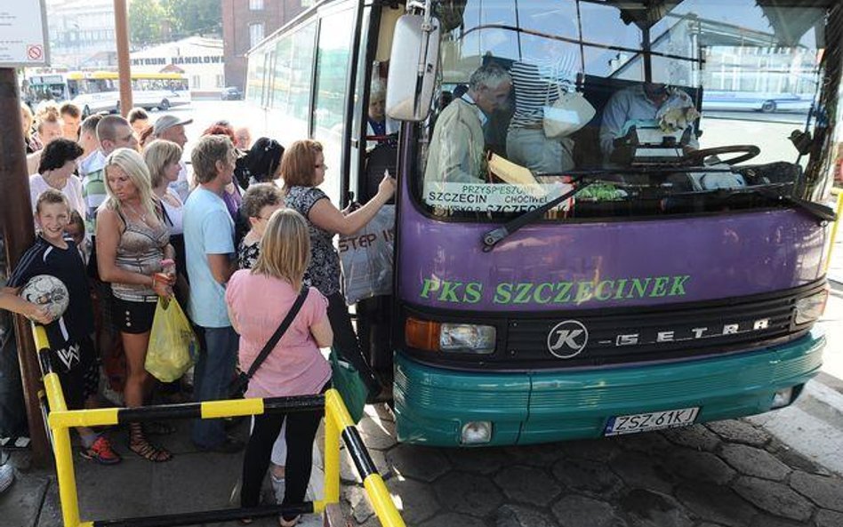 Bez odszkodowania za skutki potknięcia przy wsiadaniu do autobusu