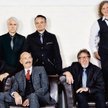 King Crimson, w składzie, który zaprezentuje się dwukrotnie w Poznaniu i trzykronie w Krakowie. Robe