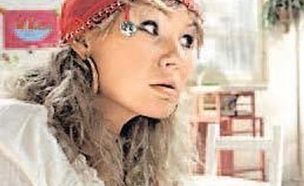 Anna Guzik w serialu "Hela w opałach"