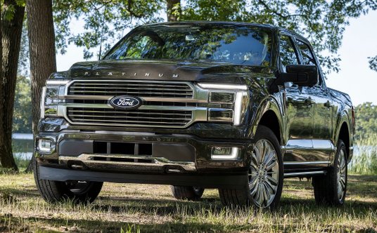 Miejsce 2. Ford F-150 - sprzedaż w USA w 2024 roku - 460,915 egz.
