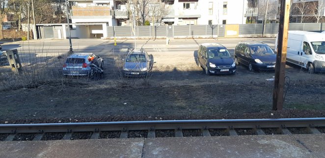 Parkowanie wzdłuż toró ma zostać ujęte w bardziej konkretne ramy, choć miejsc ma być więcej niż w pi