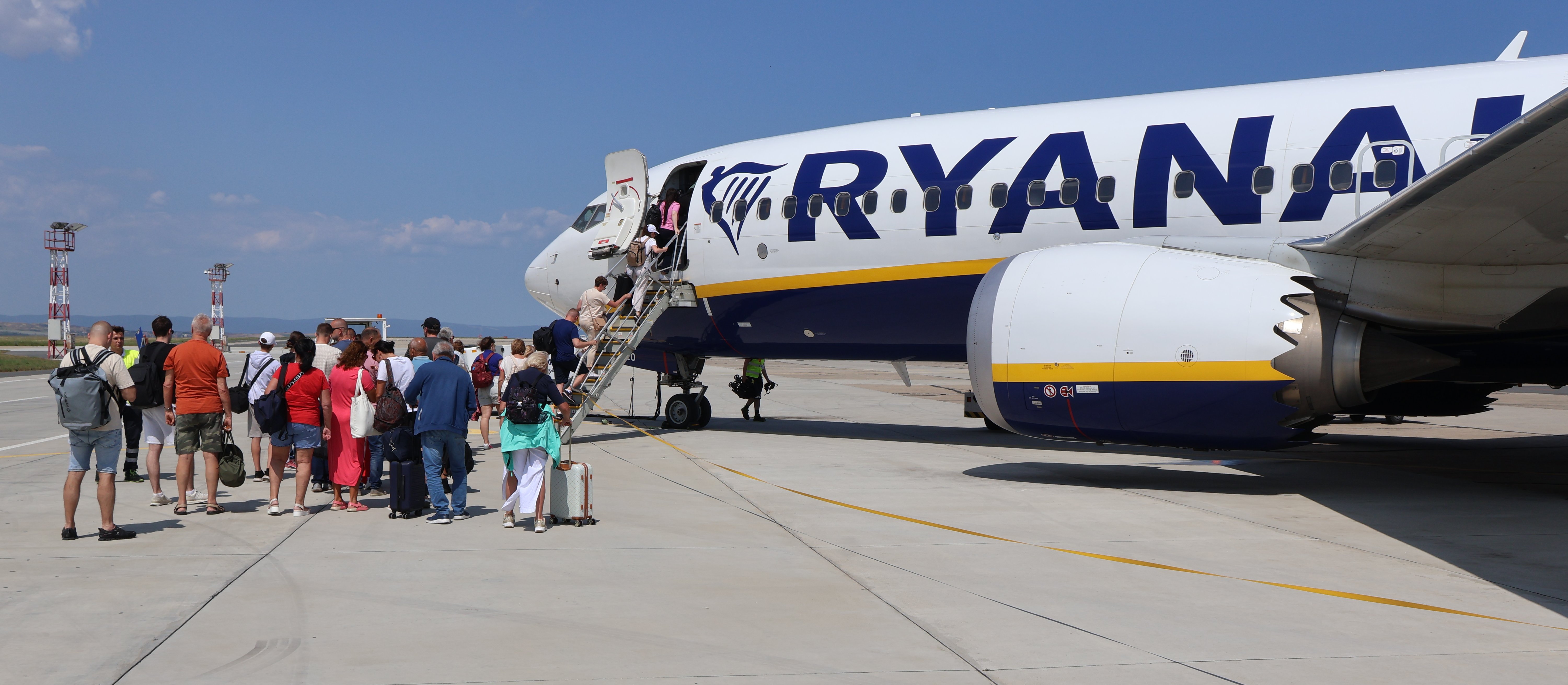 Ryanair pod lupą za pobieranie opłat od rodziców chcących siedzieć obok dzieci