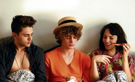 Nico dostrzegając fascynację swoją osobą, zaczyna się bawić uczuciami Francisa i Marie