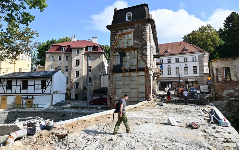 Miasto Lądek Zdró rok po powodzi. Powódź w roku 2024 w Polsce w województwach dolnośląskim, opolskim