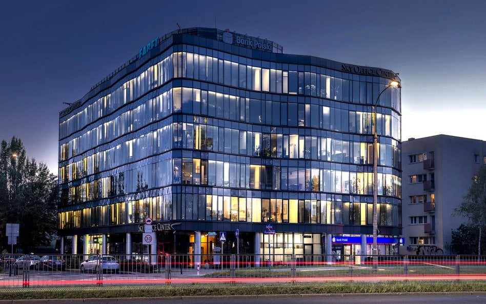 Sześciokondygnacyjny Sky Office Center - biurowiec w Warszawie