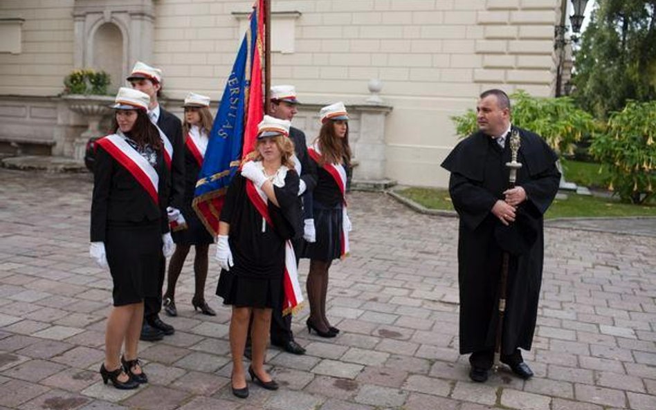 Od początku roku akademickiego 2014/2015 będą mogły być wydawane wyłącznie e-legitymacje