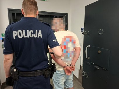 W aucie znajdowały się dzieci w wieku 3 oraz 12 lat.