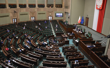 Sejm w nocy przyjął "tarczę antykryzysową"