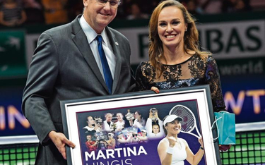 Pożegnanie w Singapurze. Martina Hingis i szef WTA Steve Simon.