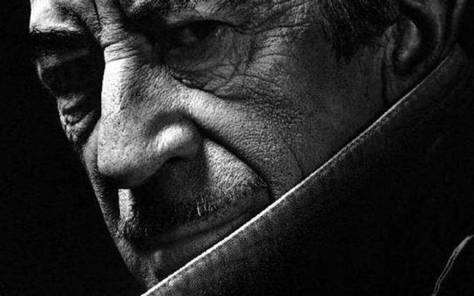 Aktor teatralny i filmowy, komik, reżyser, wykonawca skeczy i piosenek. Miał 85 lat. (11 kwietnia 19