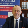 Poseł PiS Jan Mosiński ujawnił, że ostrzelano jego biuro prasowe w Lesznie.