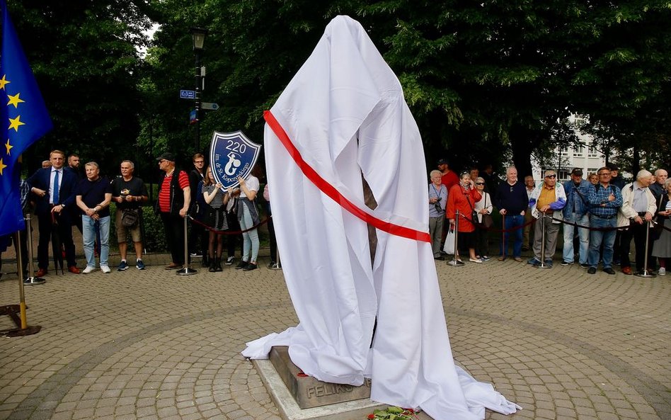 Przy Hali Mirowskiej odsłonięto pomnik Feliksa Stamma