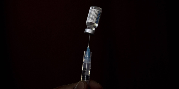 Śmierć 20-latki. Słowenia zawiesza szczepienia jedną z szczepionek na COVID