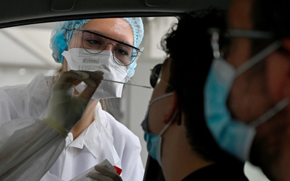 Epidemia koronawirusa: Ponad 10 tysięcy nowych zakażeń we Francji. To rekord