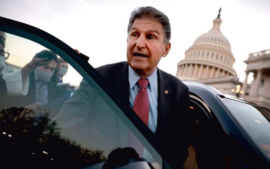 74-letni demokrata Joe Manchin zasiada w amerykańskim Senacie od 2010 roku. Wcześniej był gubernator