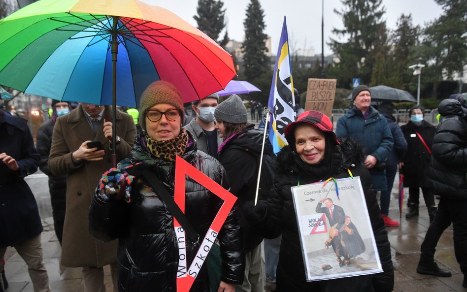 Zuzanna Dąbrowska: Szkoła buntu im. ministra Czarnka