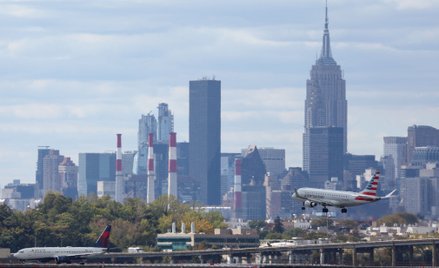 Na lotnisku LaGuardia w Nowym Jorku średni czas opóźnienia samolotu to 62 minuty