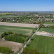 Widok z drona na Baranów (pow. grodziski). Na terenie gminy Baranów ma powstać Centralny Port Komuni