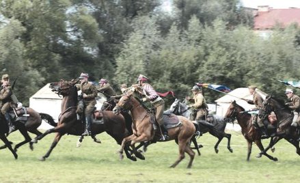 Rekonstrukcja Bitwy Warszawskiej 1920 r. Szarża kawalerii pod Ossowem
