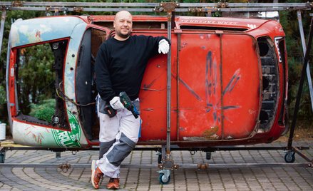Grzegorz Świniarski ma w warsztacie dwa klasyczne brytyjskie Mini. Czerwonym, który obecnie stoi roz