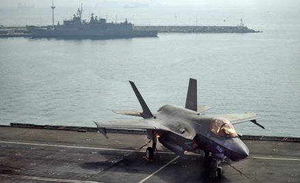 Marynarka wojenna USA zaczyna wyrzucać niezaszczepionych przeciw COVID-19 marynarzy