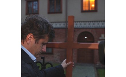Palikot chce usunąć krzyż z Sejmu, choć ślubował "Tak mi dopomóż Bóg"