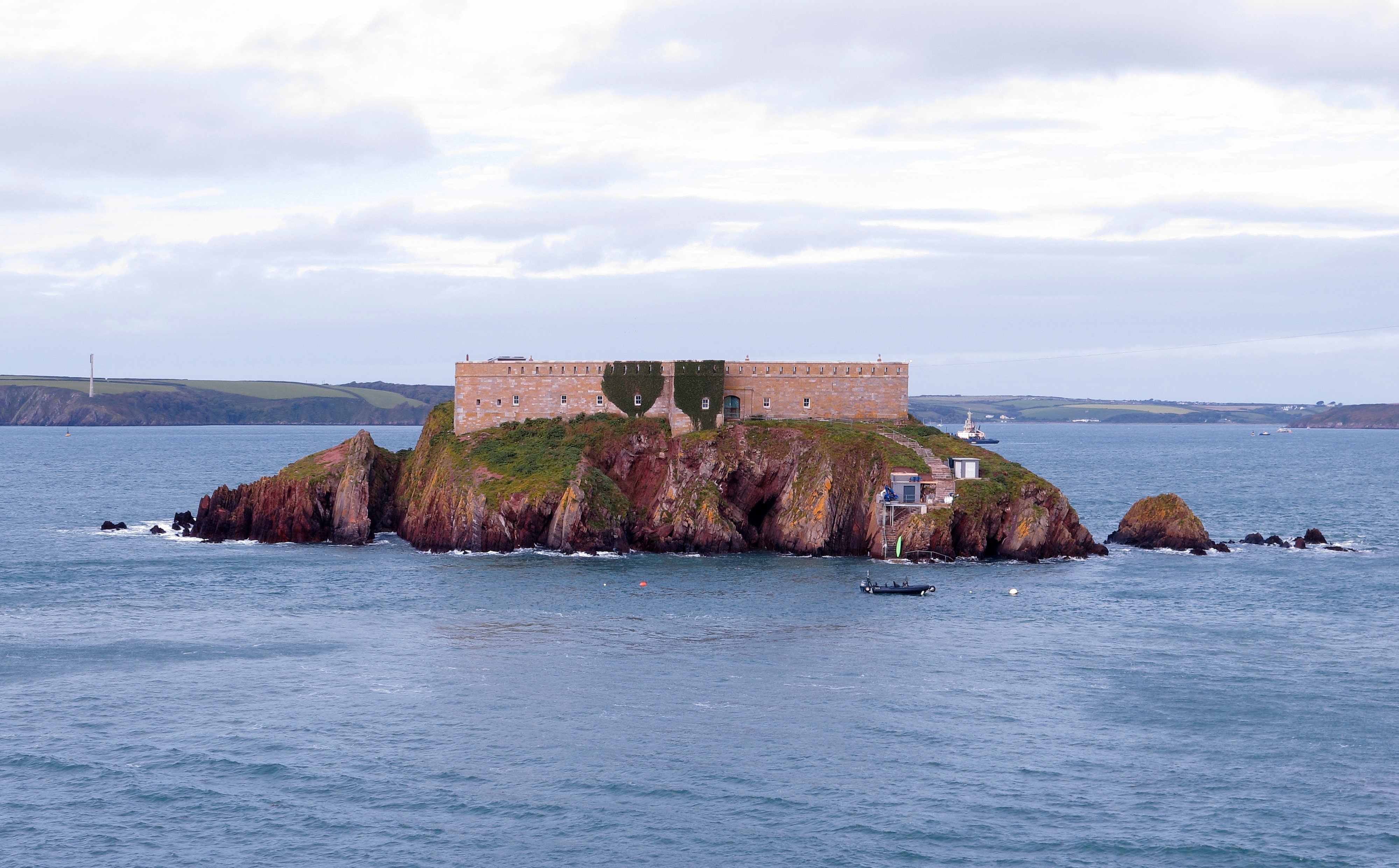 XIX-wieczna forteca na prywatnej wyspie na sprzedaż. Cena: 14,7 mln złotych